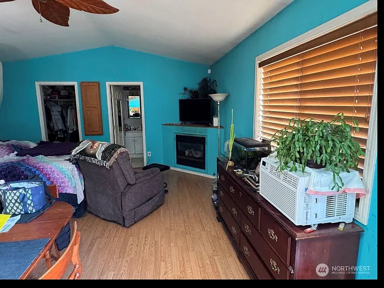 4327 S Bell St — Photo 2