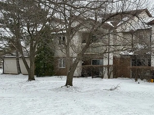 7122 Village Dr, Mentor, OH 44060