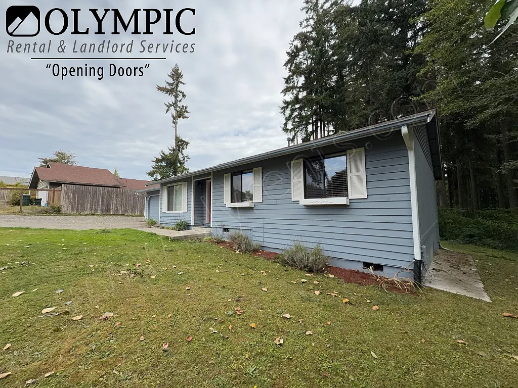 3 bedroom + office & 1.75 bath rambler w/ RV Parking — Photo 3