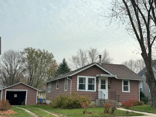 1004 Hildreth St, Charles City, IA 50616