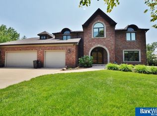 2303 Bretigne Dr, Lincoln, NE 68512
