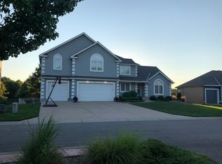 2816 SW Arthur Dr, Lees Summit, MO 64082