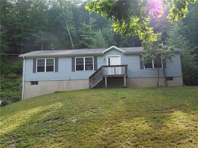 1st image of 215 Peenpack Trl