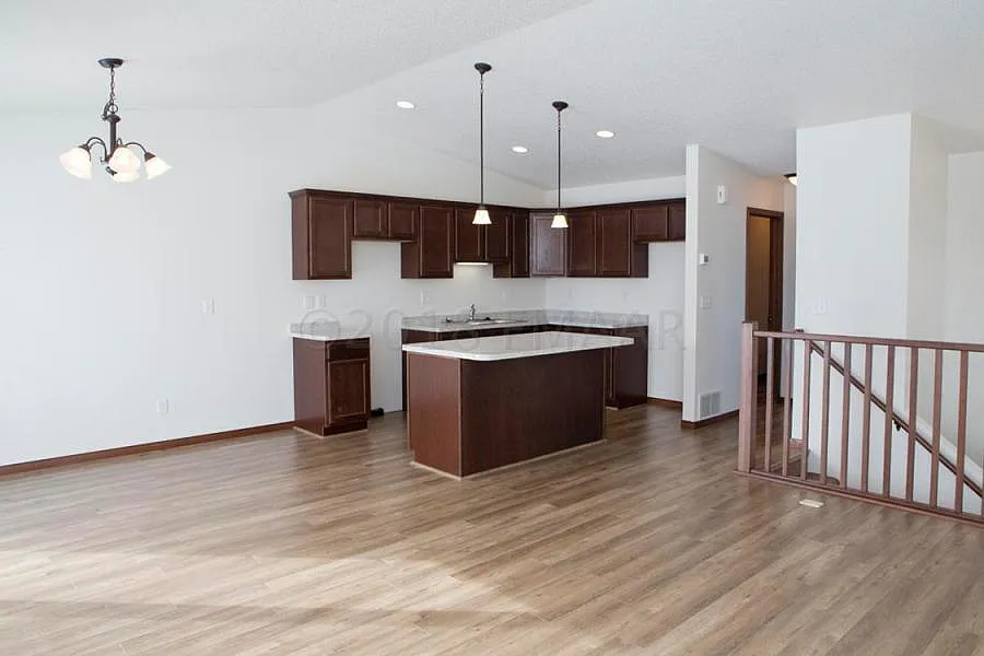 3 bed, 1790 sqft, $1,795 — Photo 2