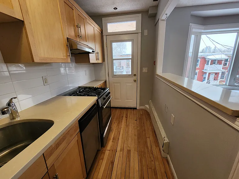 342 Somerset St E #B — Photo 4