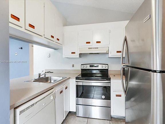 4th image of 1964 Windsor Dr #128