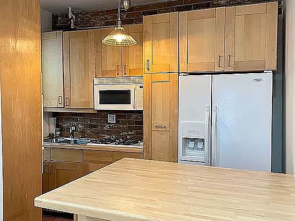 4th image of 2168 35th St APT 1C