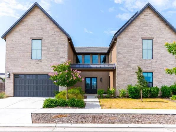 1104 Bloom Ave, Clovis, CA 93619