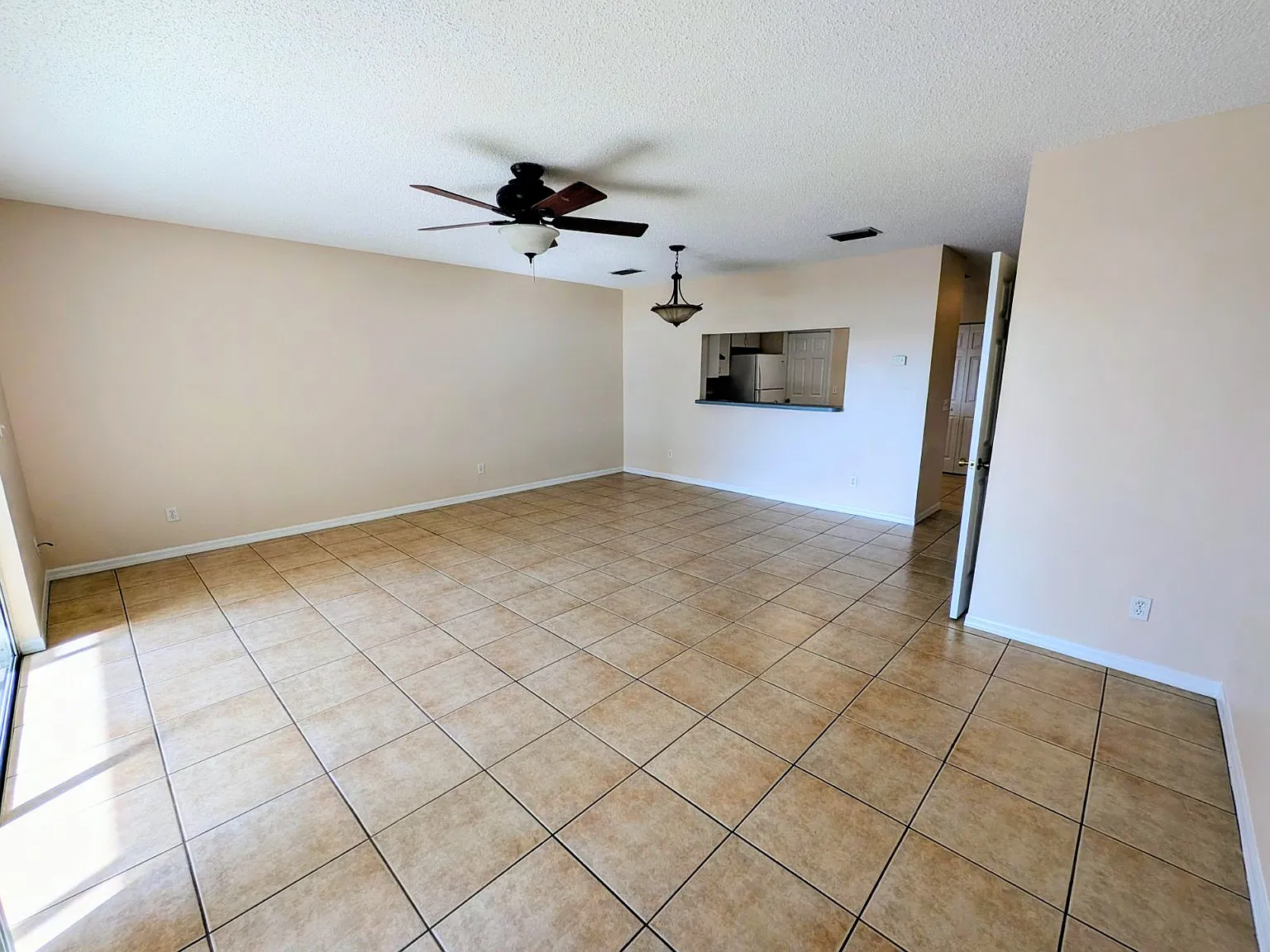 2 bed, 2.5 bath, 1281 sqft, $1,550 — Photo 3