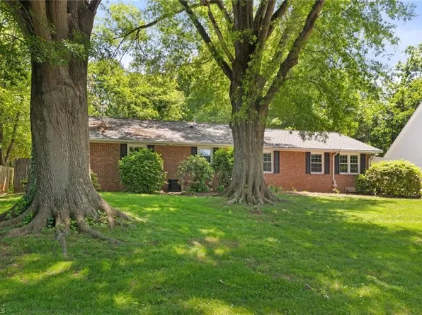 862 Kenwick Dr, Winston Salem, NC 27106