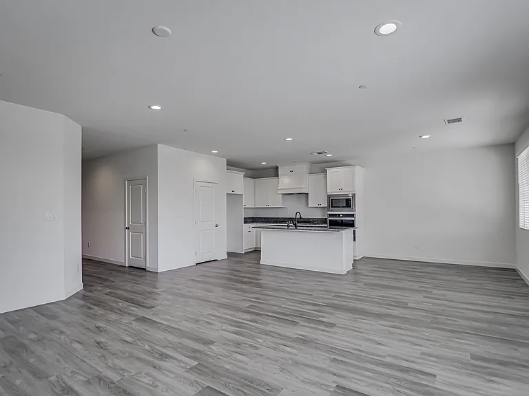 15017 Maryvale Ave — Photo 5