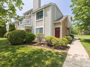 18 Chatham Sq, Parlin, NJ 08859