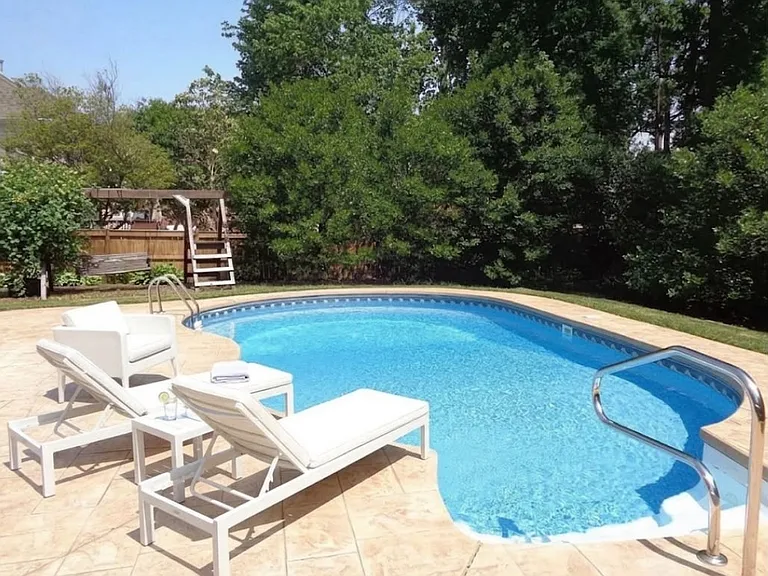 305 Fairway Ln — Photo 3