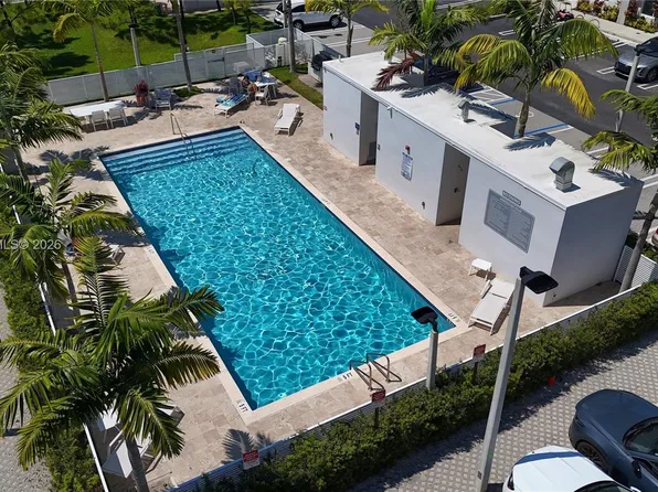 2555 193rd St #2122, Miami, FL 33180