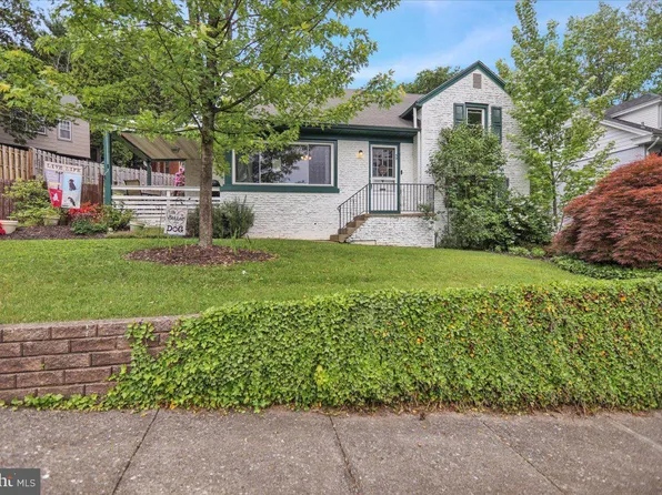 59 Upland Rd, West Lawn, PA 19609