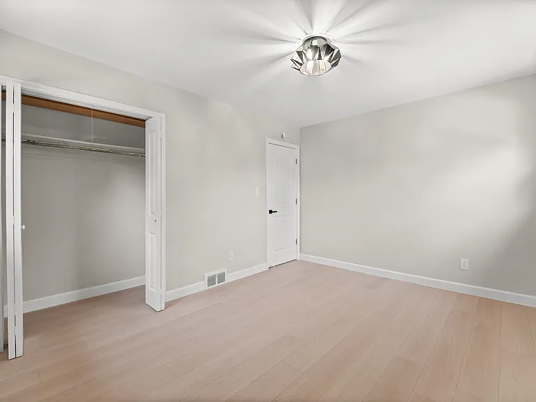 24411 Princeton St — Photo 13