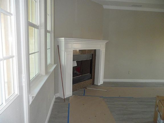 5th image of 801 Shady Brook Ln