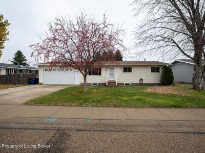755 4th Ave SW, Dickinson, ND, 58601