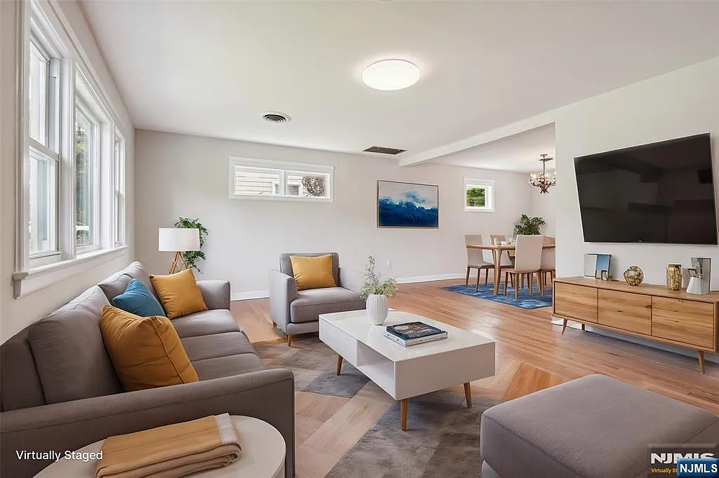 3 bed, 2.0 bath, $5,700 — Photo 3