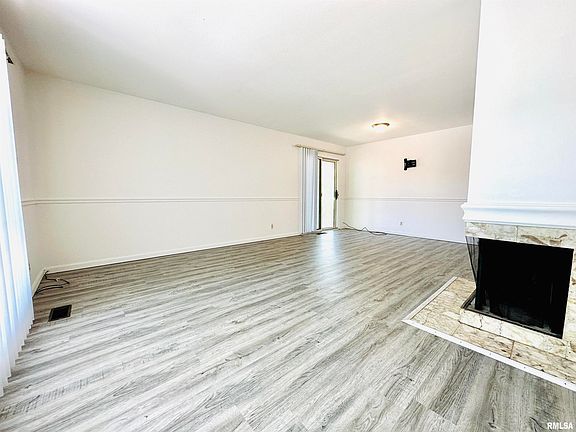 5th image of 1703 W Tiffany Ct