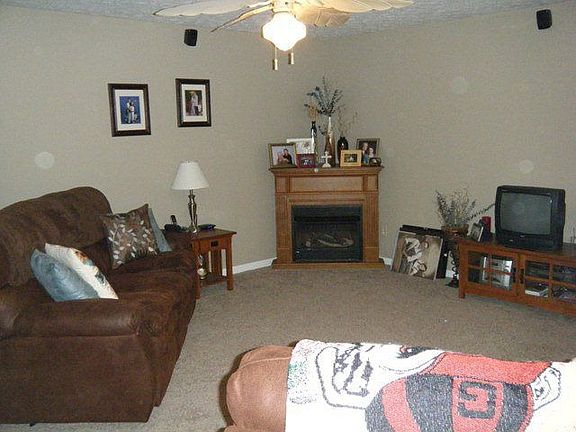 5th image of 827 Lee Road 38