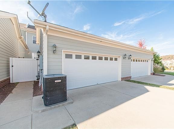 3rd image of 1412 Burnside Dr