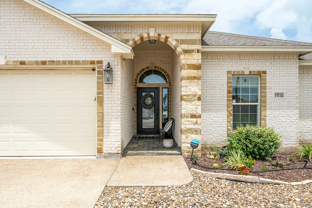 Building Photo - 15114 Barataria Dr