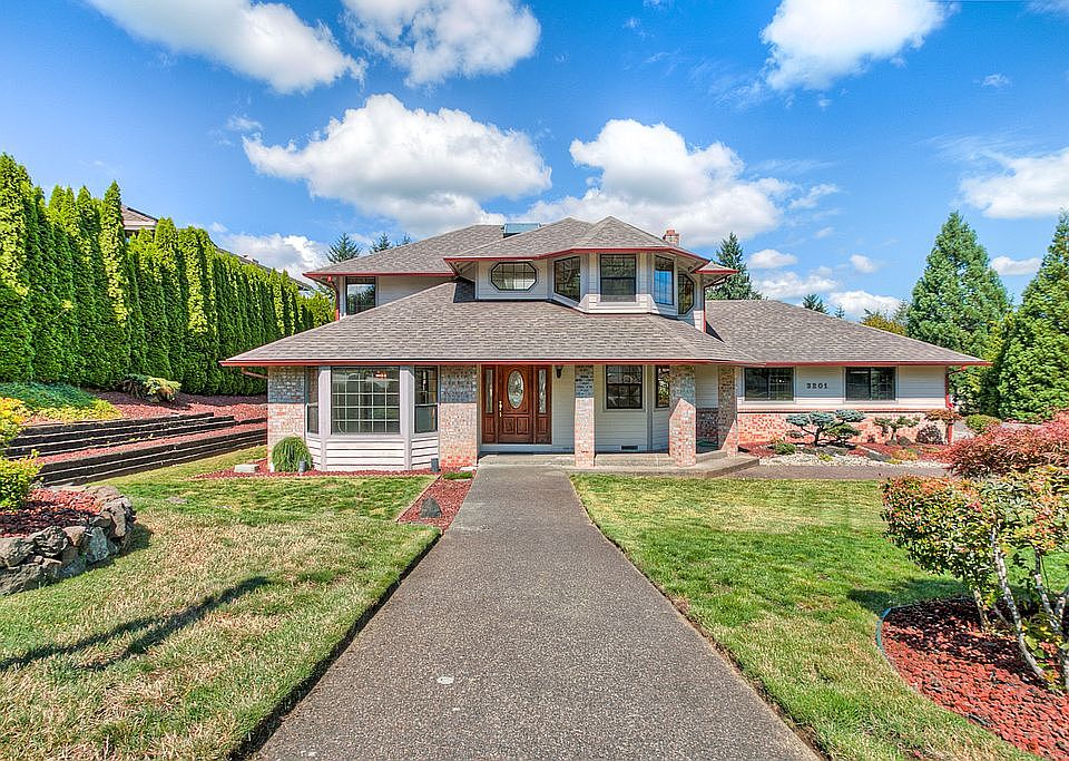 1st image of 3201 Woodland Dr SW