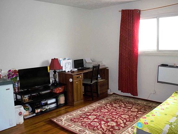 3rd image of 2226 Edgemere Ave