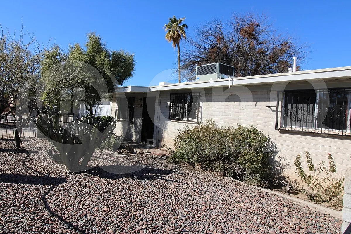 3 bed, 2.0 bath, 1753 sqft, $2,095 — Photo 3