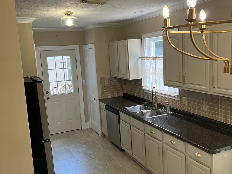 273 Carrollton Ave — Photo 2