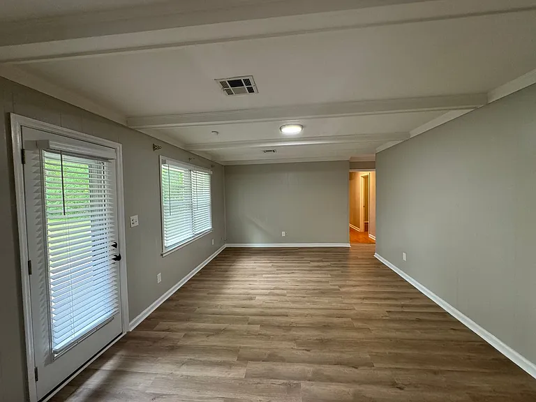 2434 Oxford Dr — Photo 16