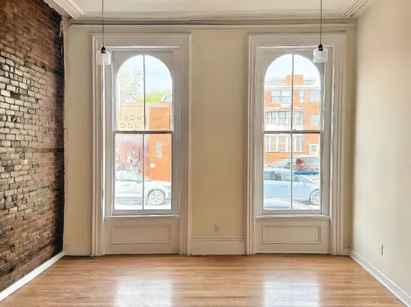 132 1st St, Troy, NY