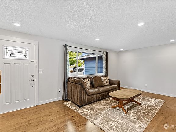 4th image of 9625 Belmont Drive