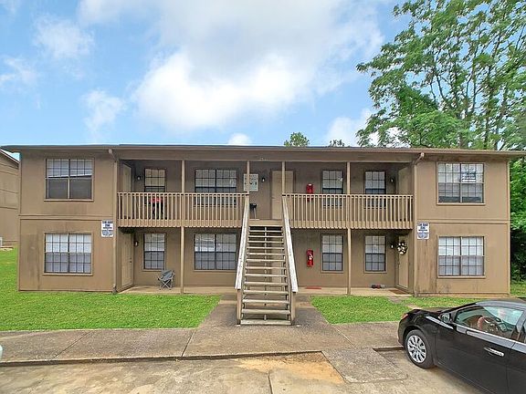 2nd image of 2511 48th Pl E Unit C