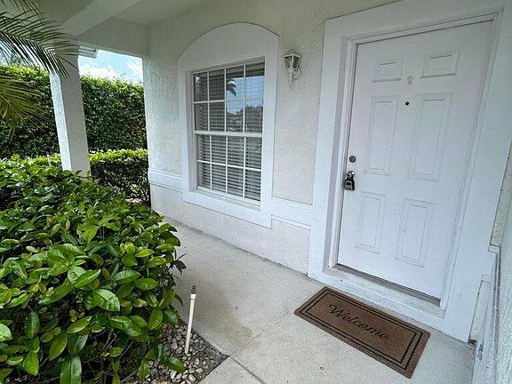 3rd image of 13519 Fountain View Blvd