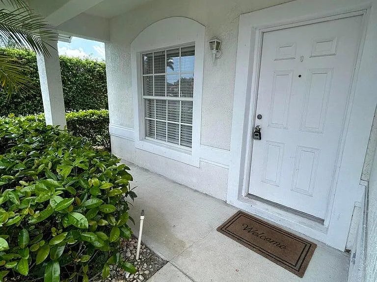 13519 Fountain View Blvd — Photo 3