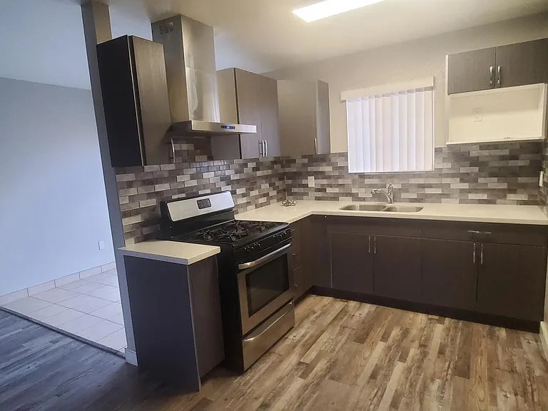 1335 W 2nd St #207 — Photo 6