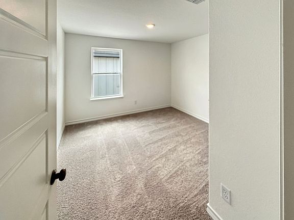 3rd image of 930 Bluegrass Point