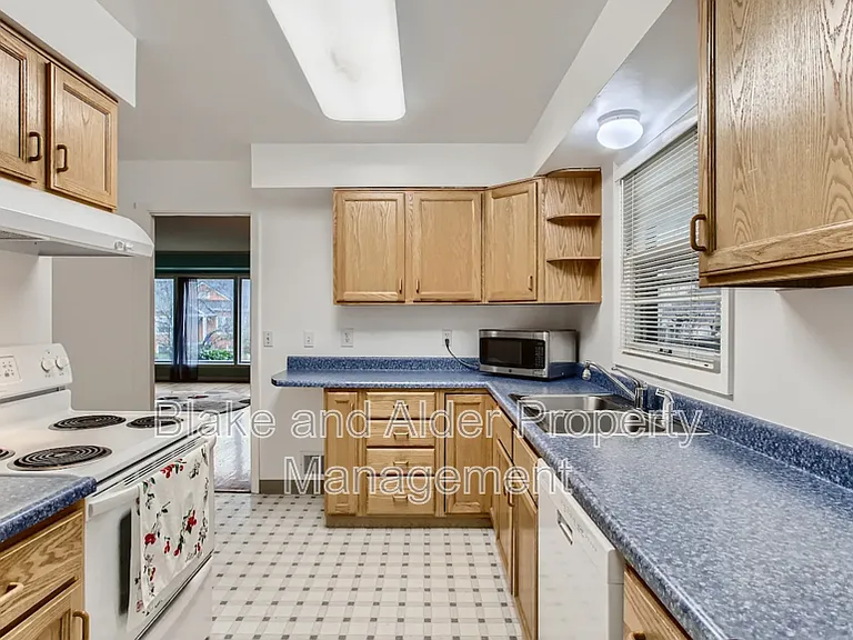 2727 NE 65th Ave — Photo 12