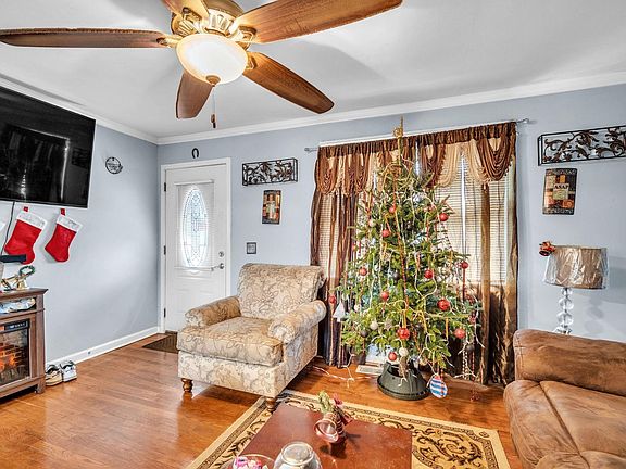 4th image of 207 Blossom Dr