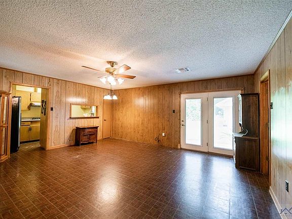 3rd image of 134 Piping Rock Dr