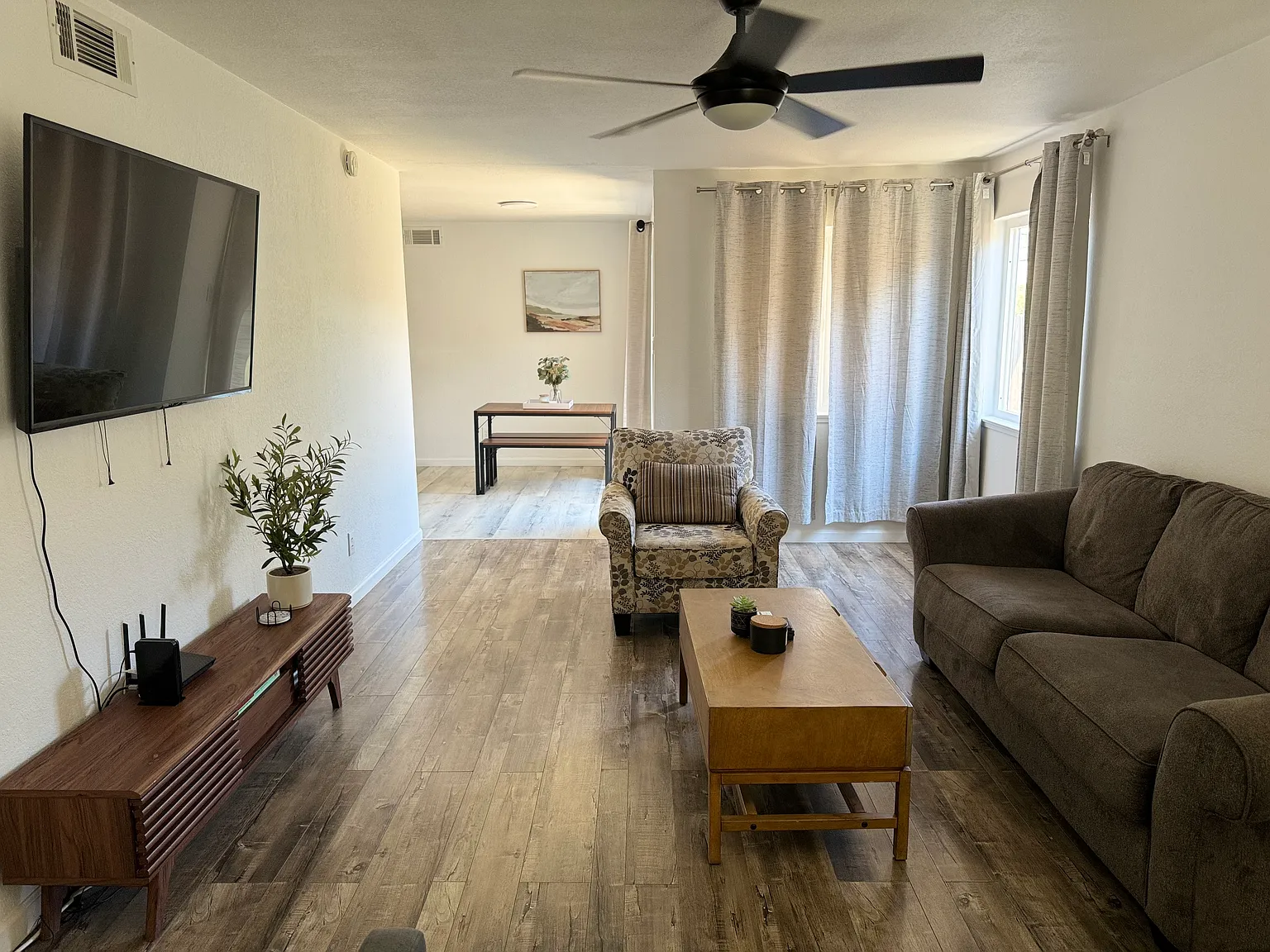 10143 De Soto Way photo 1