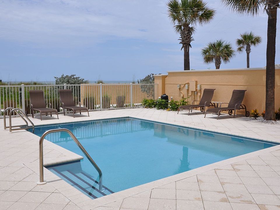 Private Pool & Backyard 