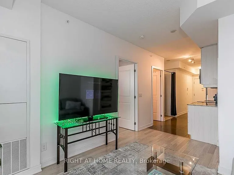 9201 Yonge St E #2213 — Photo 4