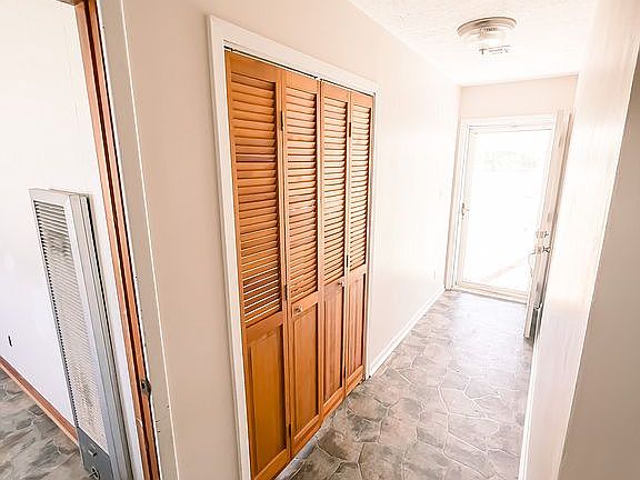 4th image of 240 W Kirby St