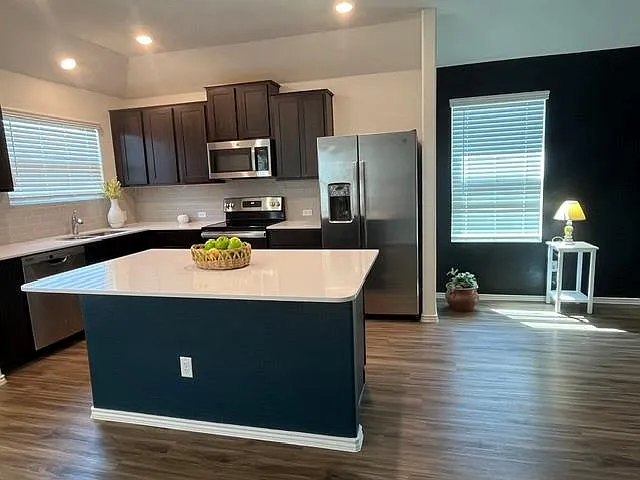 3 bed, 2.0 bath, 1578 sqft, $1,800 — Photo 2