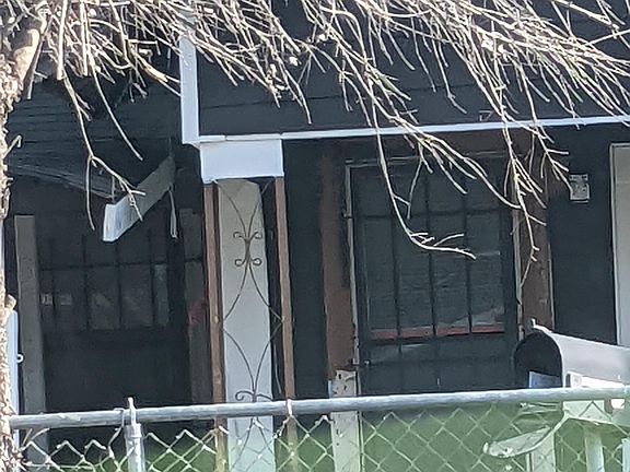 3rd image of 3306 W Poplar St