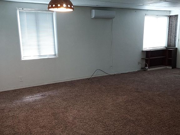 Spacious living/dining room