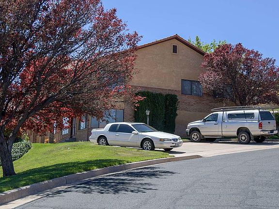 3rd image of 606 N Northridge Ave